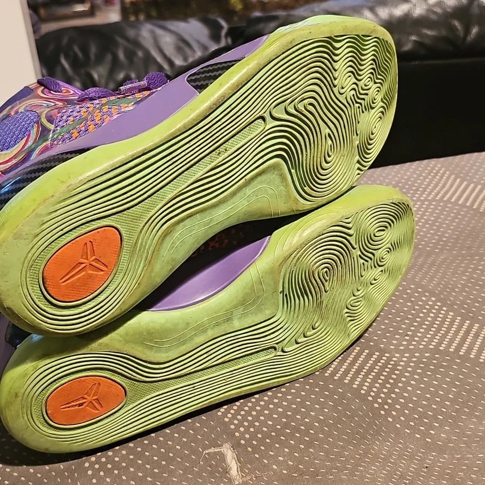 Nike KOBE 9 elite Purple Venom..size 5y...free Shpg